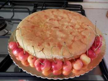 Torta alla vaniglia e ciliegie senza grassi e senza latte ( di Sacre, Claudia)